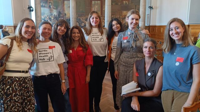 Frivillige ildsjæle fra Nordic Women’s Health Hub er en vigtig del af projektets fremdrift - her er en gruppe af dem fotograferet på Christiansborg.