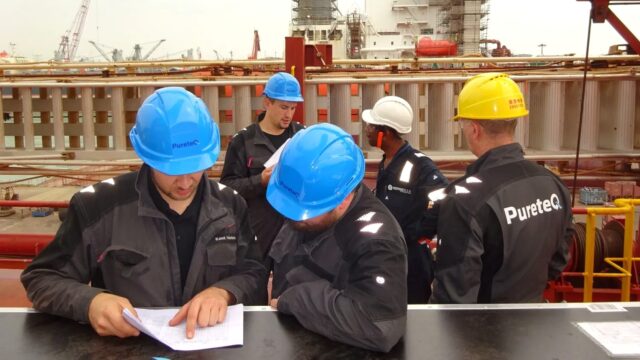 Medarbejdere fra PureteQ arbejder især med scrubbere.